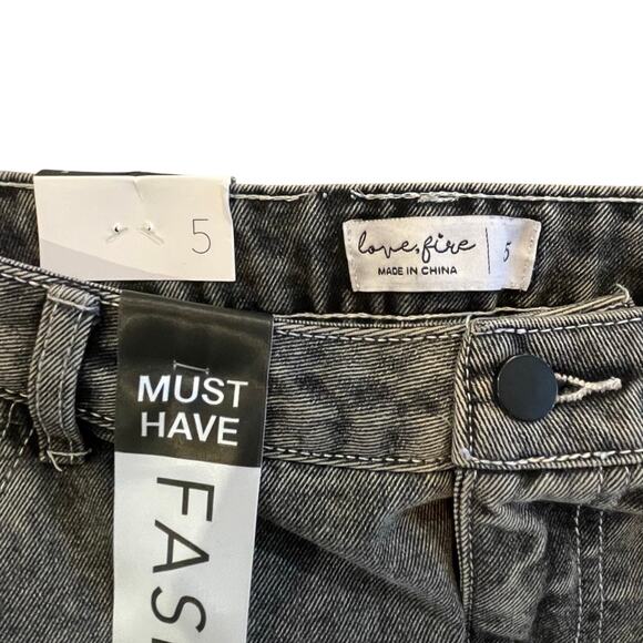 Love Fire Women's Black Acid Denim Cargo Front Slit Skirt Junior Size 5 NWT - Picture 3 of 6